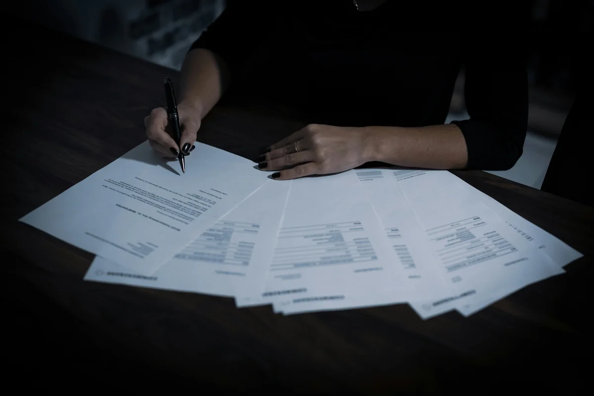 تخليص وتصديق المعاملات والترجمة القانونية المعتمدة